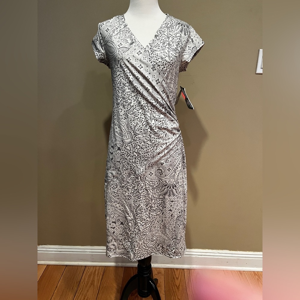 Athleta Women's Lycra Gray And White Wrap Sport Dress - Size Small NWT